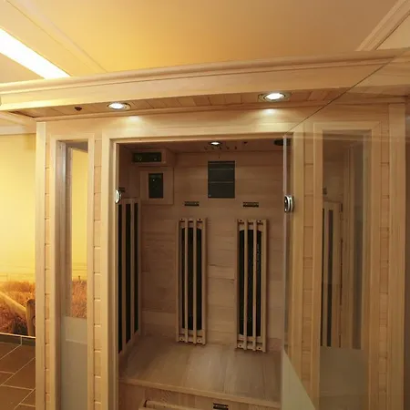 Vendégház And Cityhotel Edelweiss - Self Check In